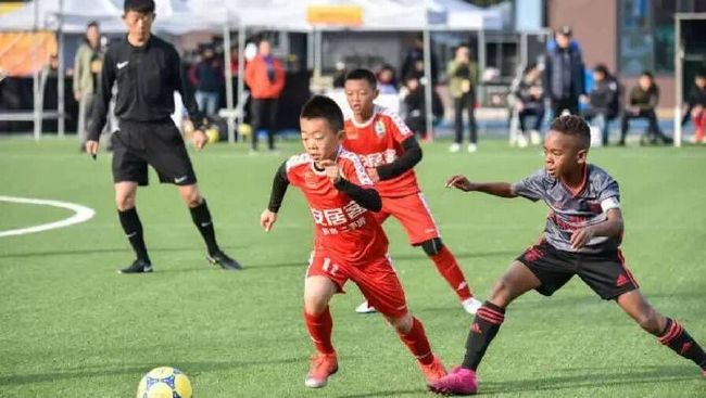 《飞行家》曝视频2026-01-09 蒋奇明《飞行家》预告 全阵容亮相助阵热血飞天梦2026-01-05 《年会不能停2！