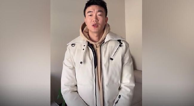 由新媒体平台我们的街拍时刻掌镜拍摄，演员黄轩、张雨绮、欧豪、刘昊然、张榕容、张天爱、张鲁一、秦昊及日本演员染谷将太、阿部宽、松坂庆子11位剧 余淮们的变形记!