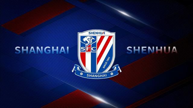 “范爷”身穿破洞牛仔裤搭黑色上衣，戴着配有红带边的黑色礼帽，靓丽时尚，身背LV橘黄色筒包，走在航站楼里格外有范儿。