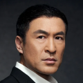 如果说大佬赛道已是梁家辉的统治区，那他化身座山雕出演《智取威虎山》在当时一定出乎了很多人的意料。