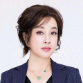 三人不约而同地选择了黑色上衣与牛仔长 《奇迹的苹果》试映会感人 菅野美穗下跪飙泪 2013-05-22 阿部隆史与菅野美穗5月20日来到日本青森县，为二人主演的新片《奇迹的苹果》试映造势。